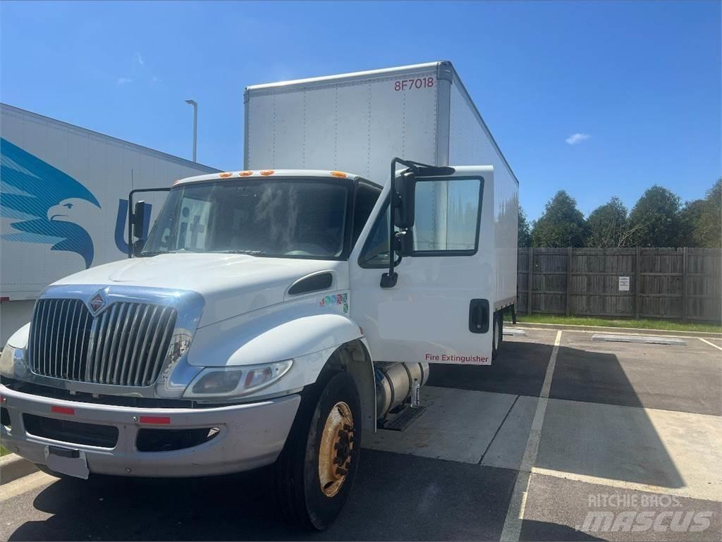 International 4300 貨箱式卡車