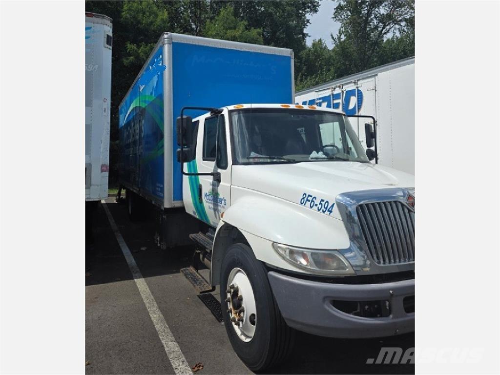 International 4300 貨箱式卡車