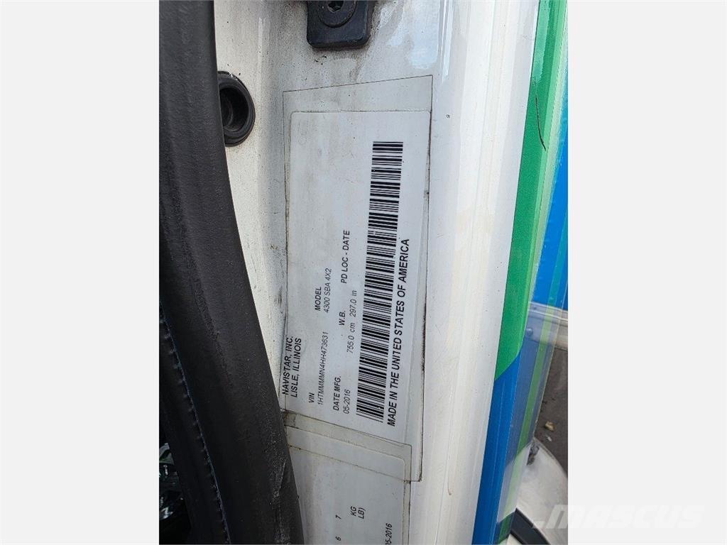 International 4300 貨箱式卡車