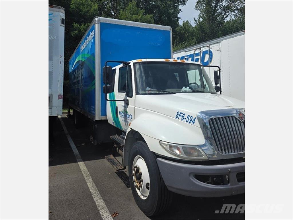 International 4300 貨箱式卡車