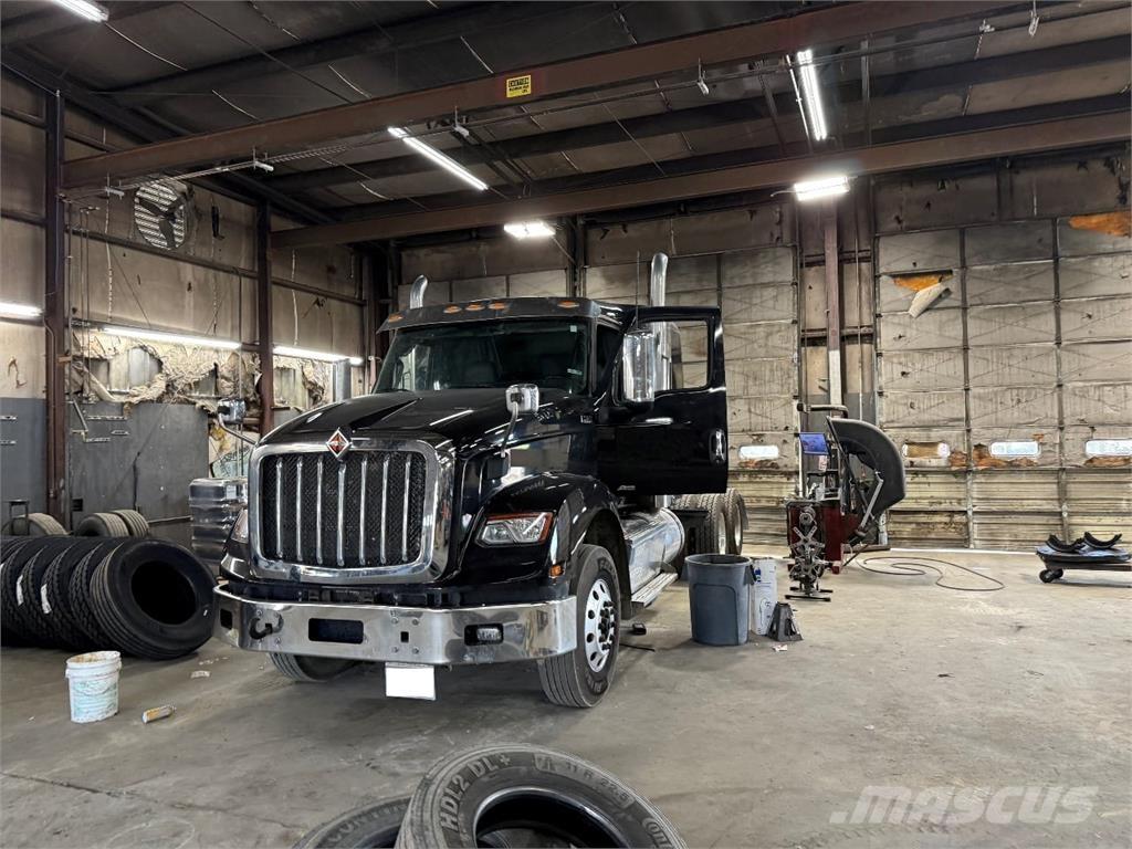 International HX620 曳引機組件