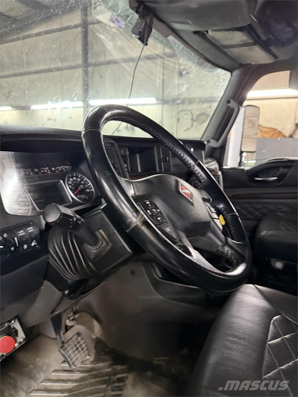 International HX620 曳引機組件