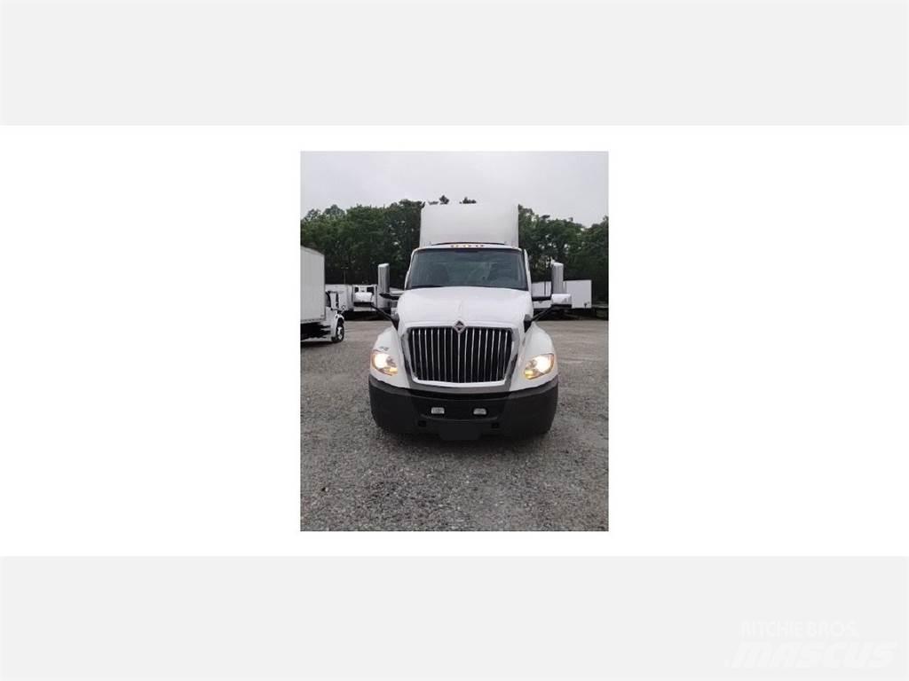 International LT 曳引機組件