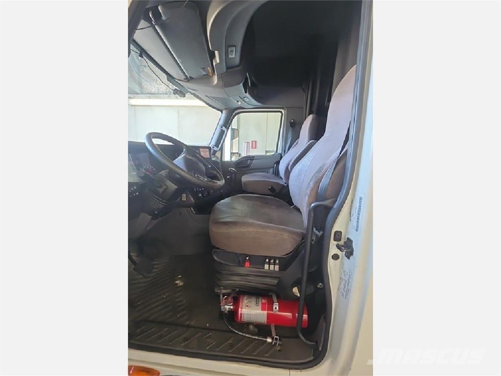 International LT 曳引機組件