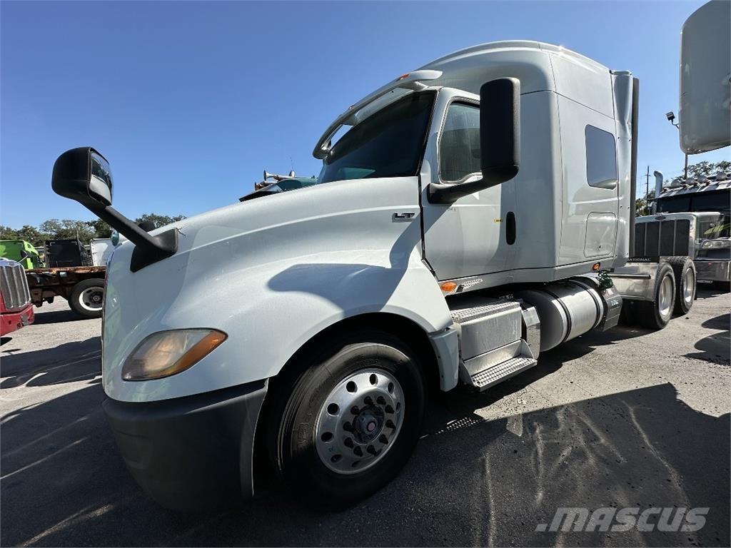 International LT625 曳引機組件