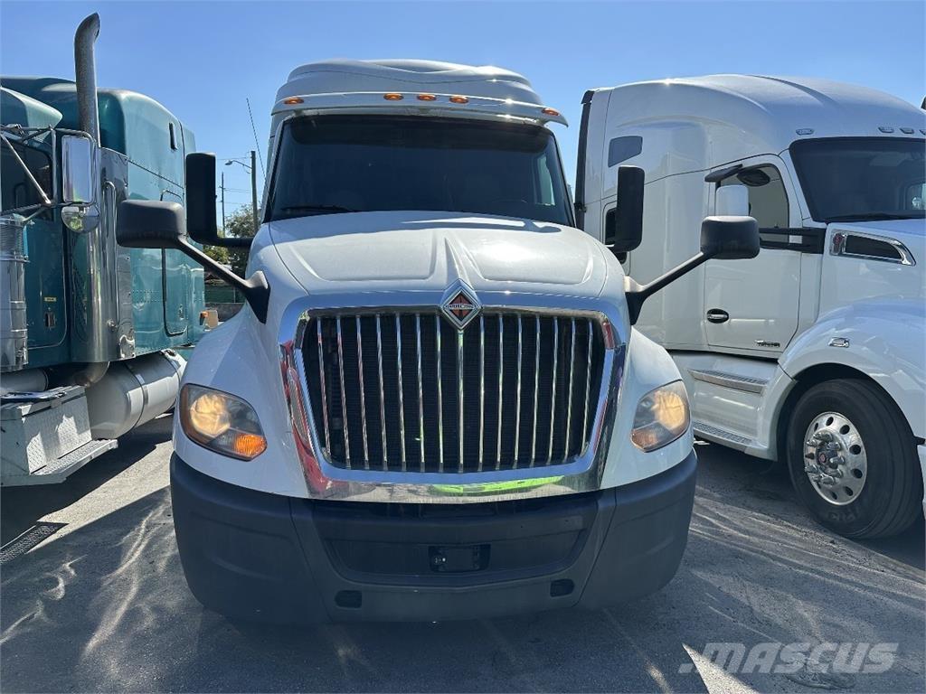 International LT625 曳引機組件