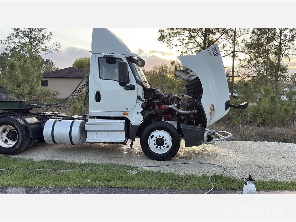 International LT625 曳引機組件