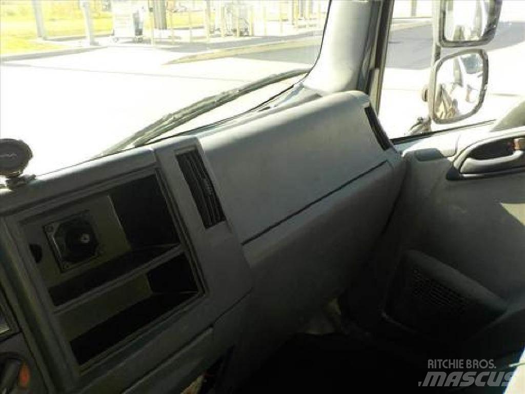 Isuzu NRR 飲料運輸卡車