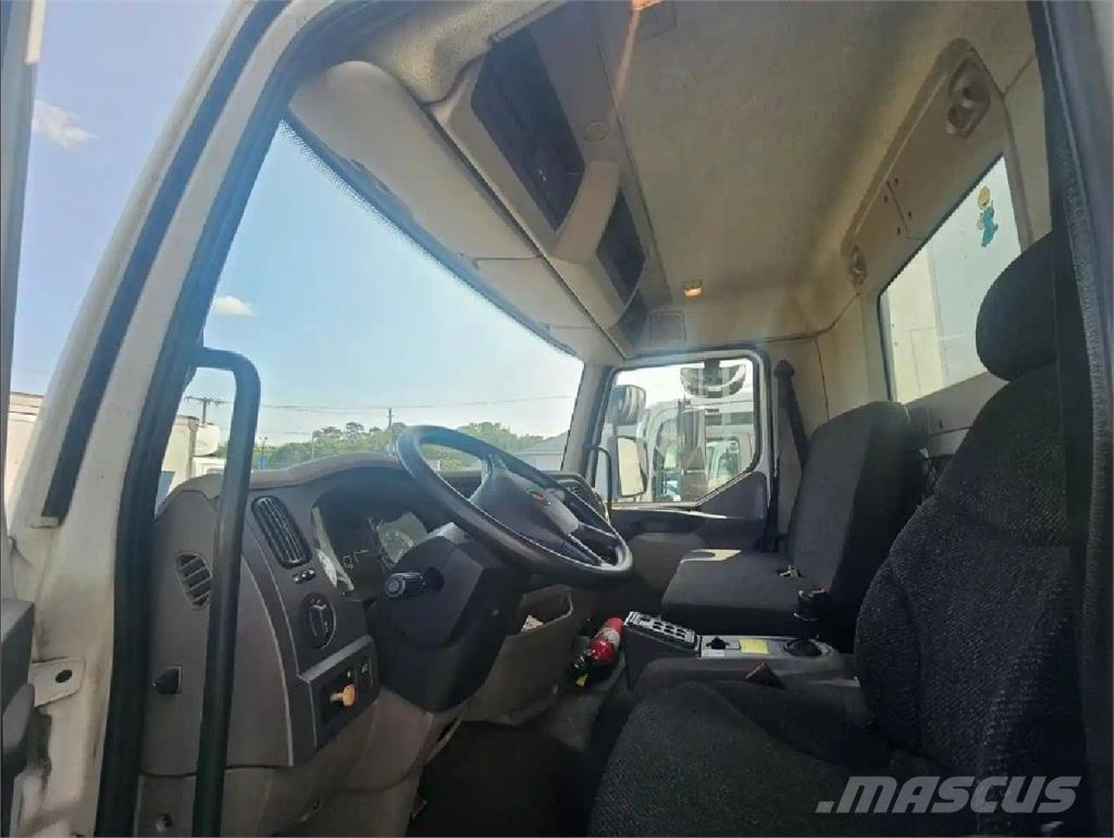 Kenworth K370 貨箱式卡車