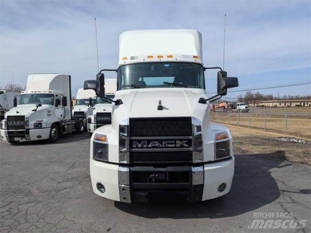 Mack AN64T 曳引機組件