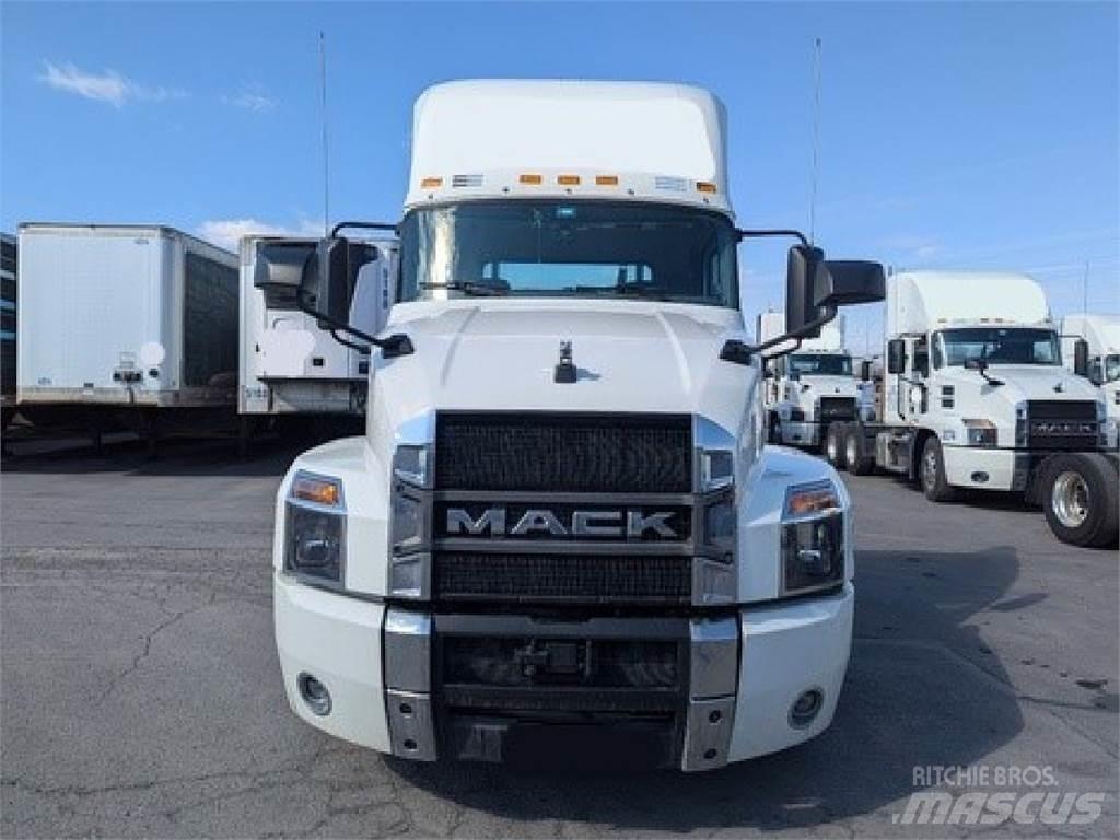 Mack AN64T 曳引機組件