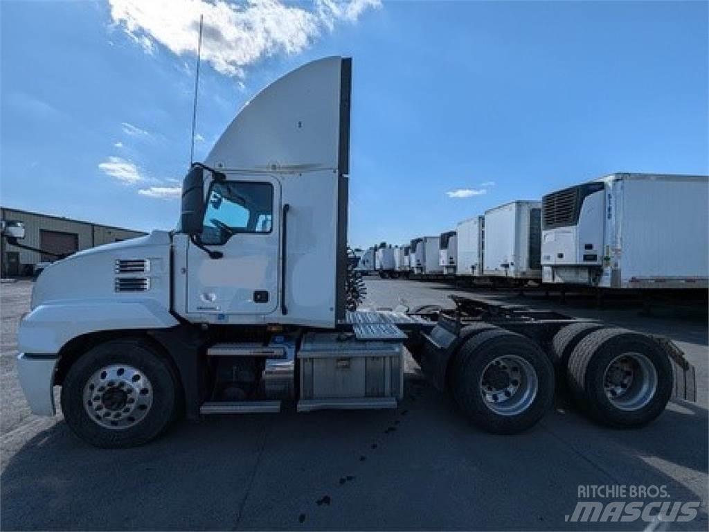 Mack AN64T 曳引機組件