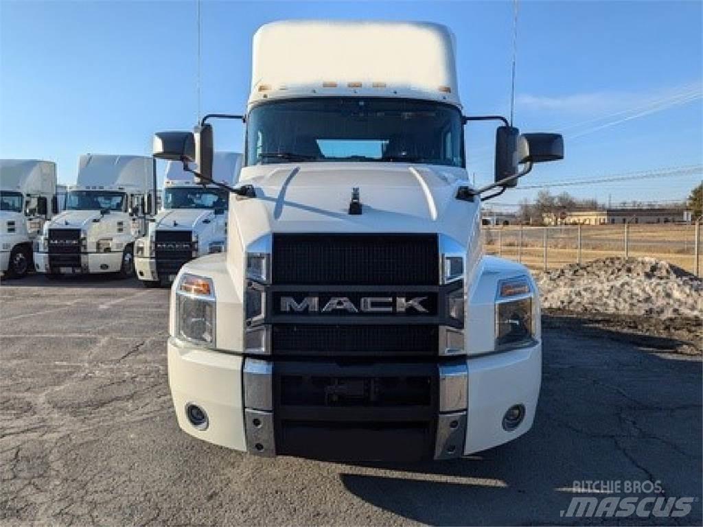 Mack AN64T 曳引機組件