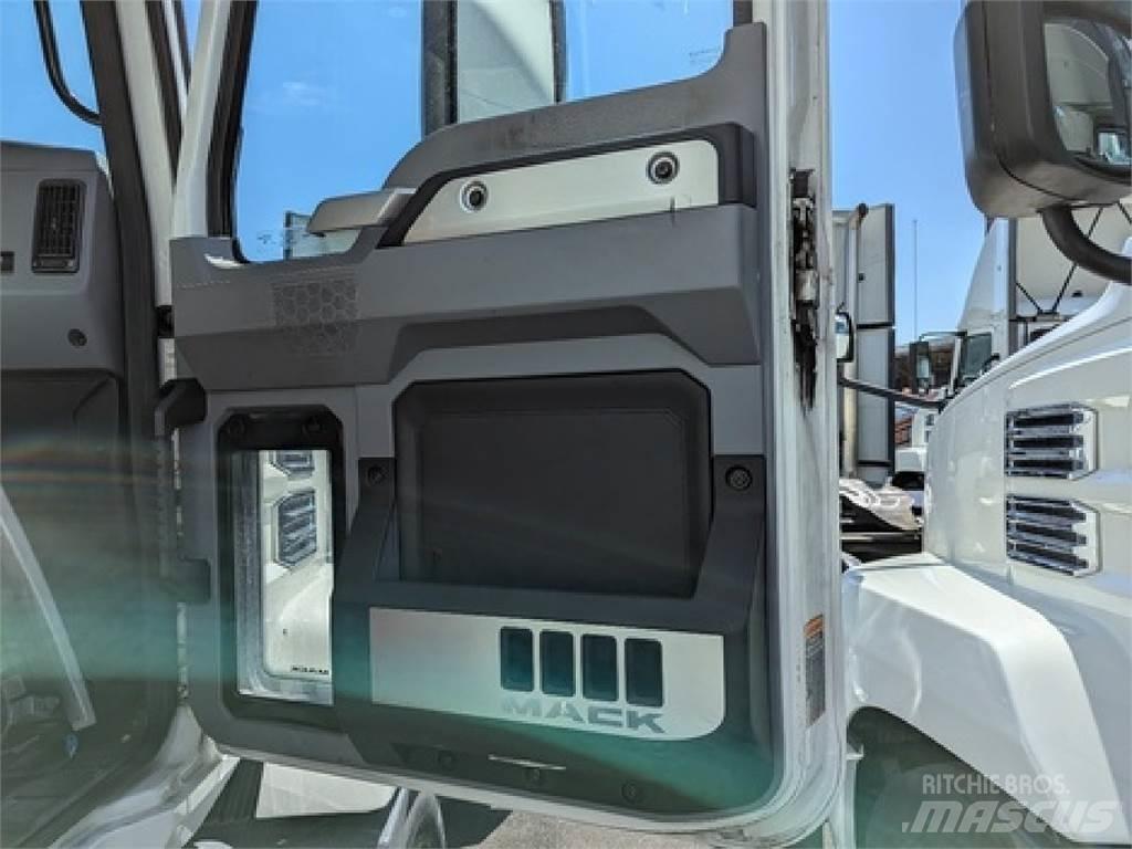 Mack AN64T 曳引機組件