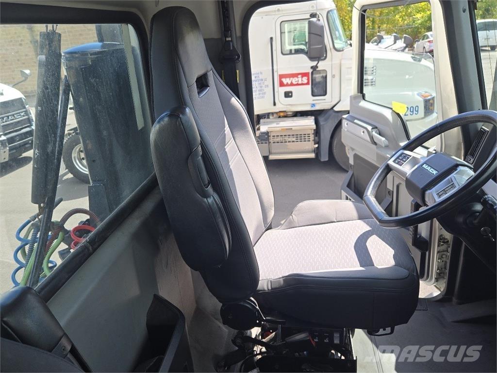 Mack AN64T 曳引機組件