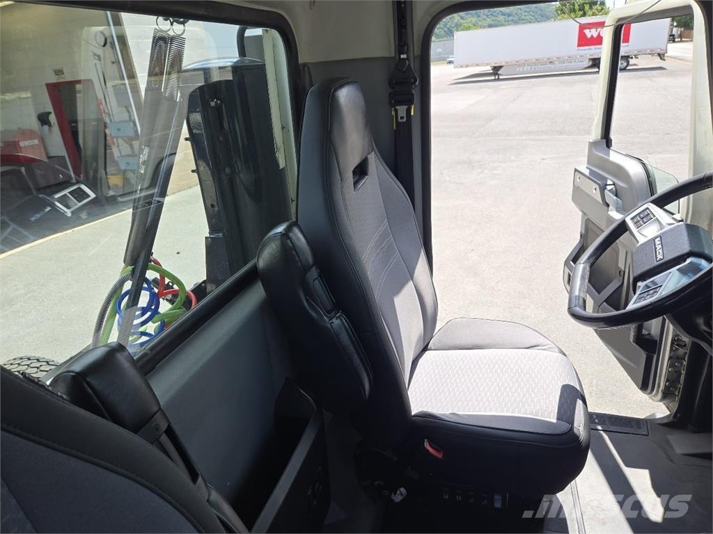 Mack AN64T 曳引機組件