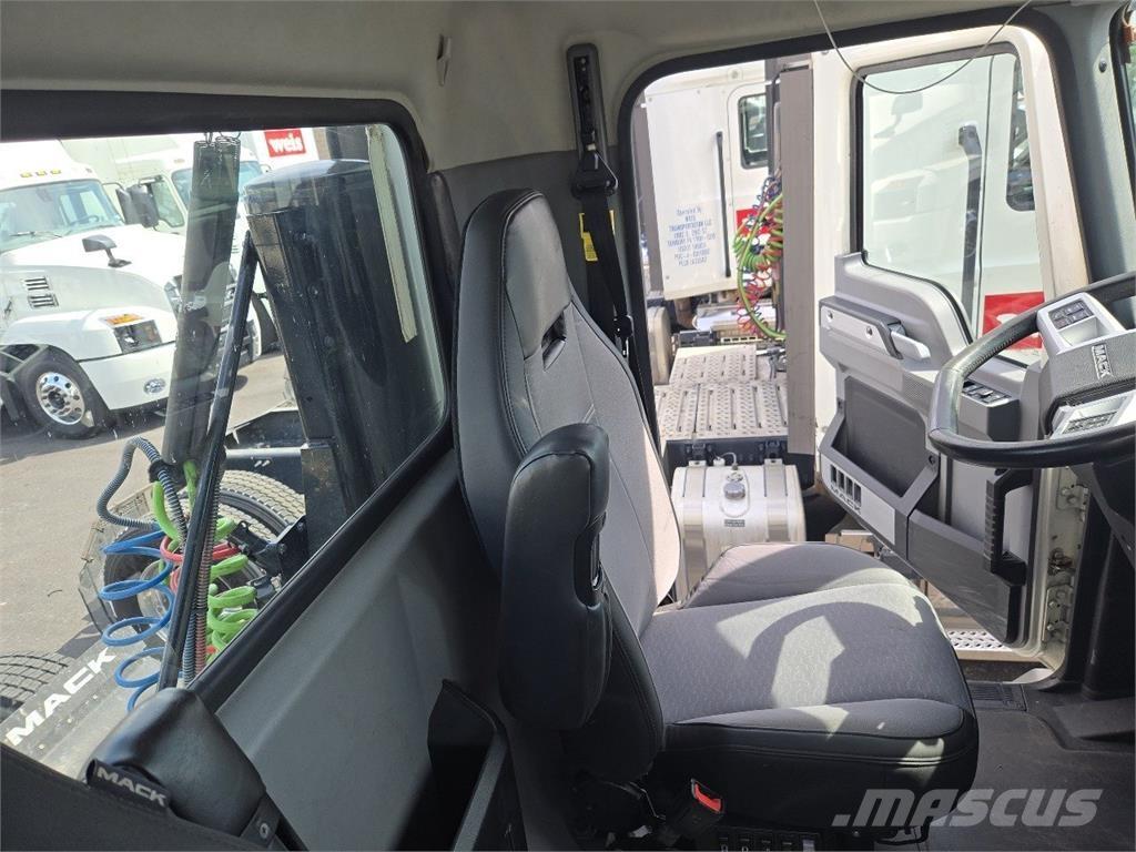 Mack AN64T 曳引機組件