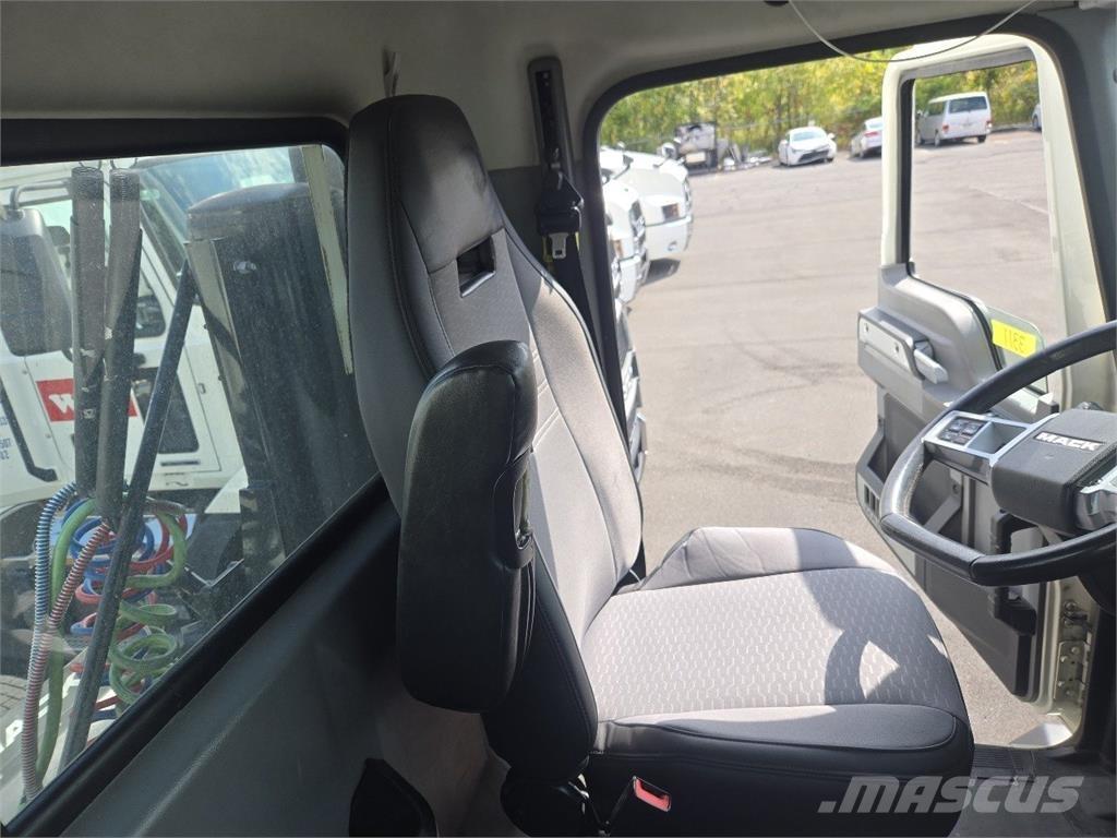 Mack AN64T 曳引機組件