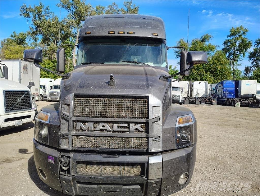 Mack Anthem 64T 曳引機組件