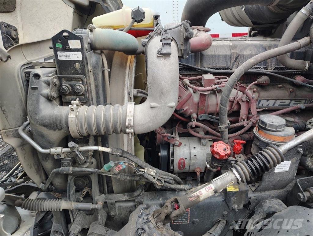 Mack Anthem 64T 曳引機組件