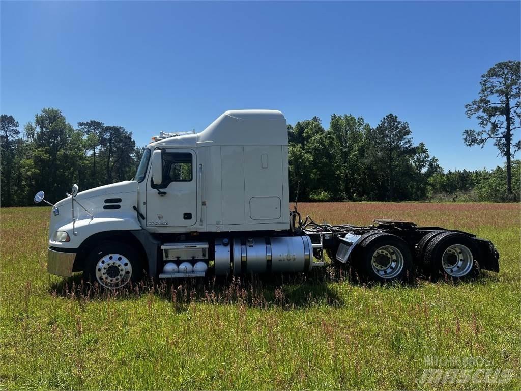 Mack CXU 613 曳引機組件