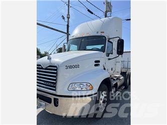 Mack CXU613 曳引機組件