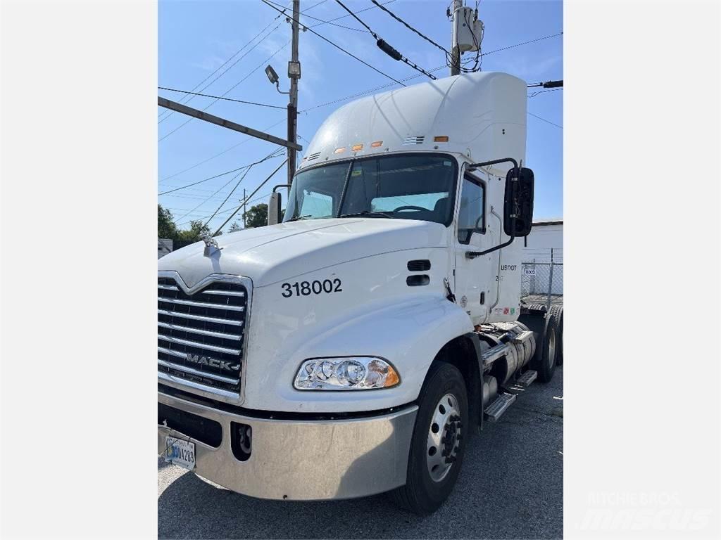 Mack CXU613 曳引機組件
