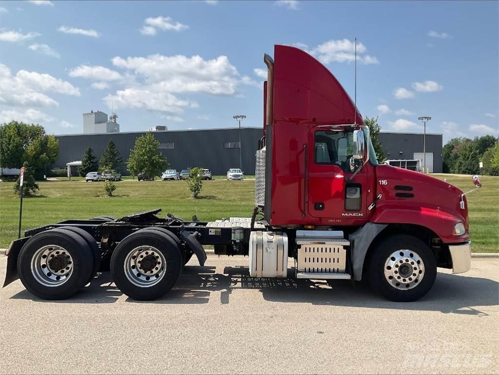 Mack CXU613 曳引機組件