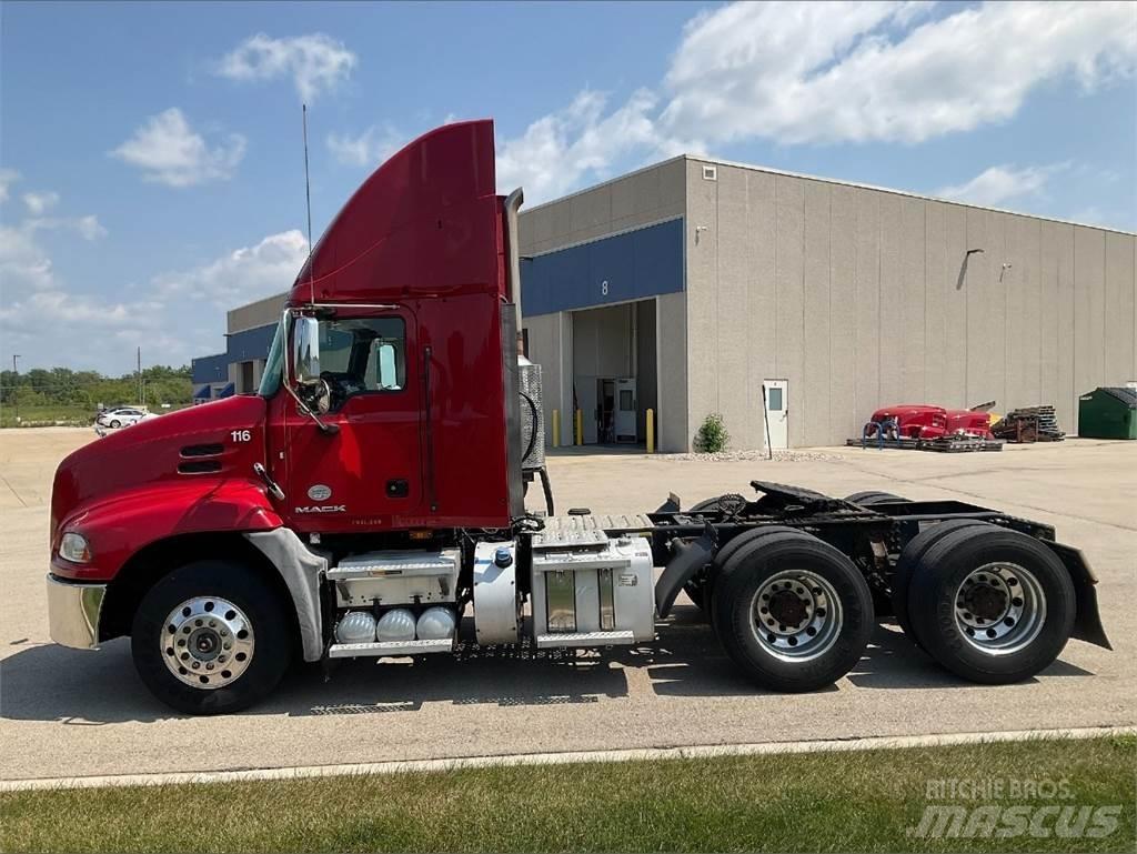 Mack CXU613 曳引機組件