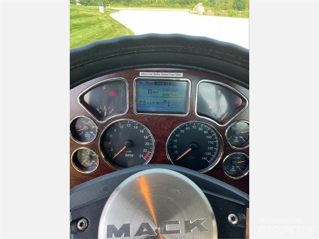 Mack CXU613 曳引機組件