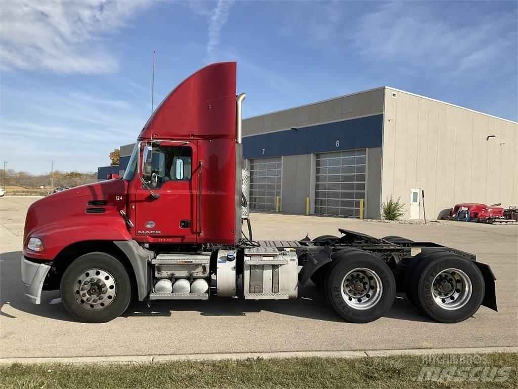 Mack CXU613 曳引機組件