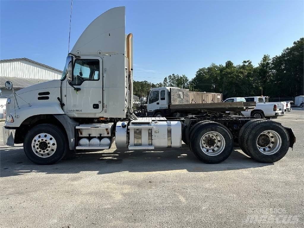 Mack CXU613 曳引機組件