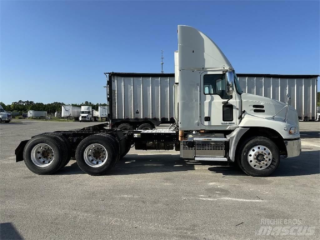 Mack CXU613 曳引機組件