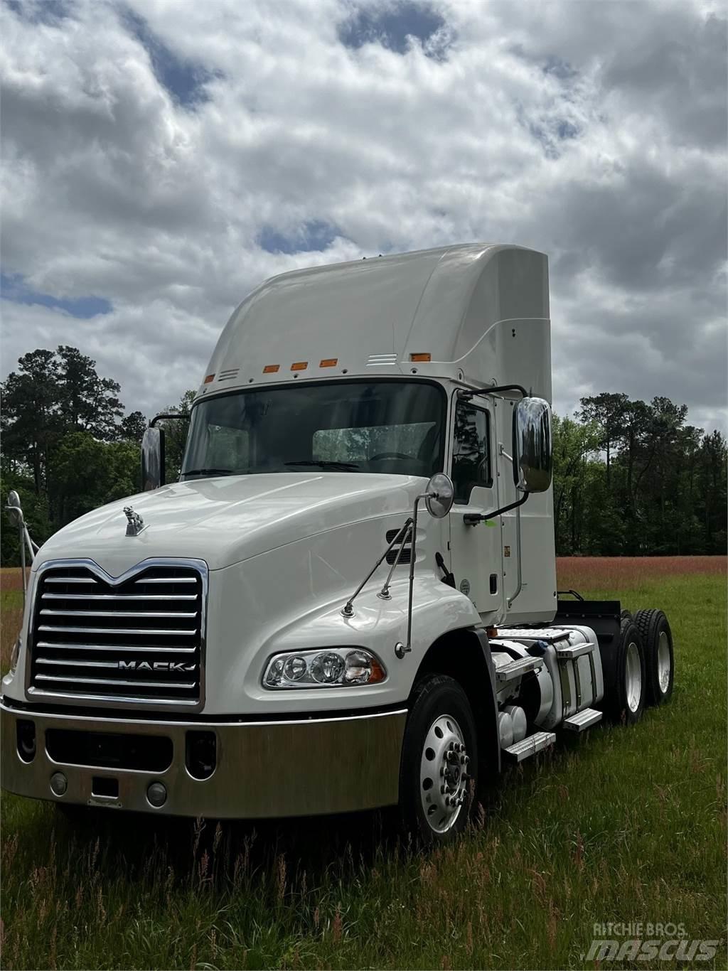 Mack CXU613 曳引機組件
