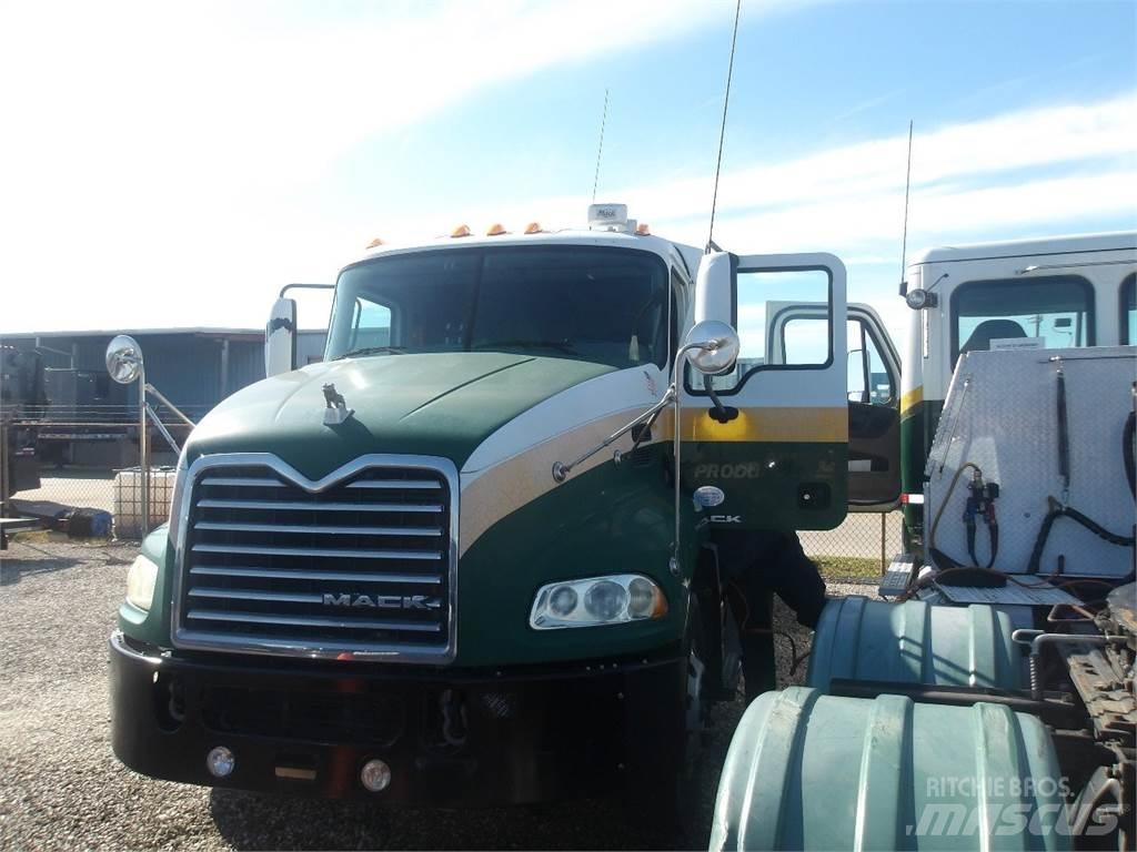 Mack CXU613 曳引機組件