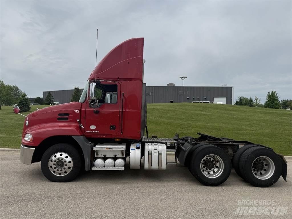 Mack CXU613 曳引機組件