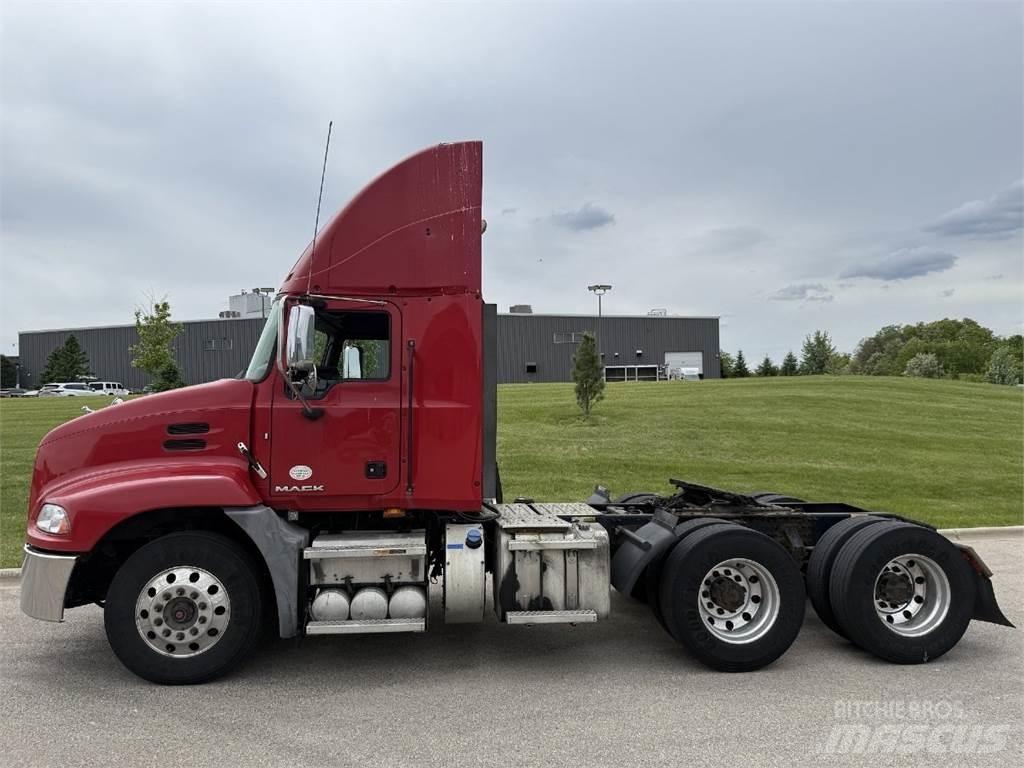 Mack CXU613 曳引機組件