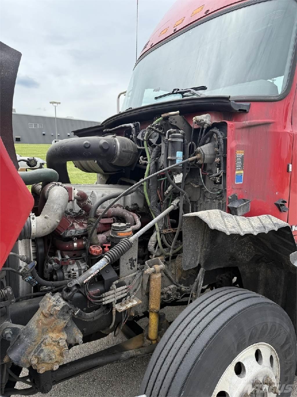 Mack CXU613 曳引機組件