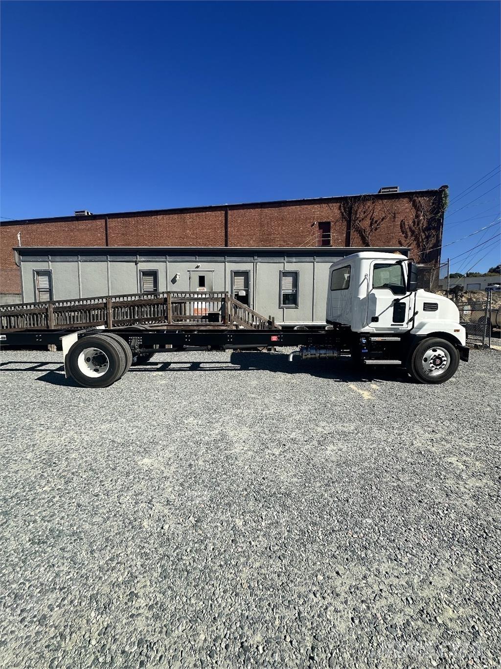 Mack MD6 商用底盤車