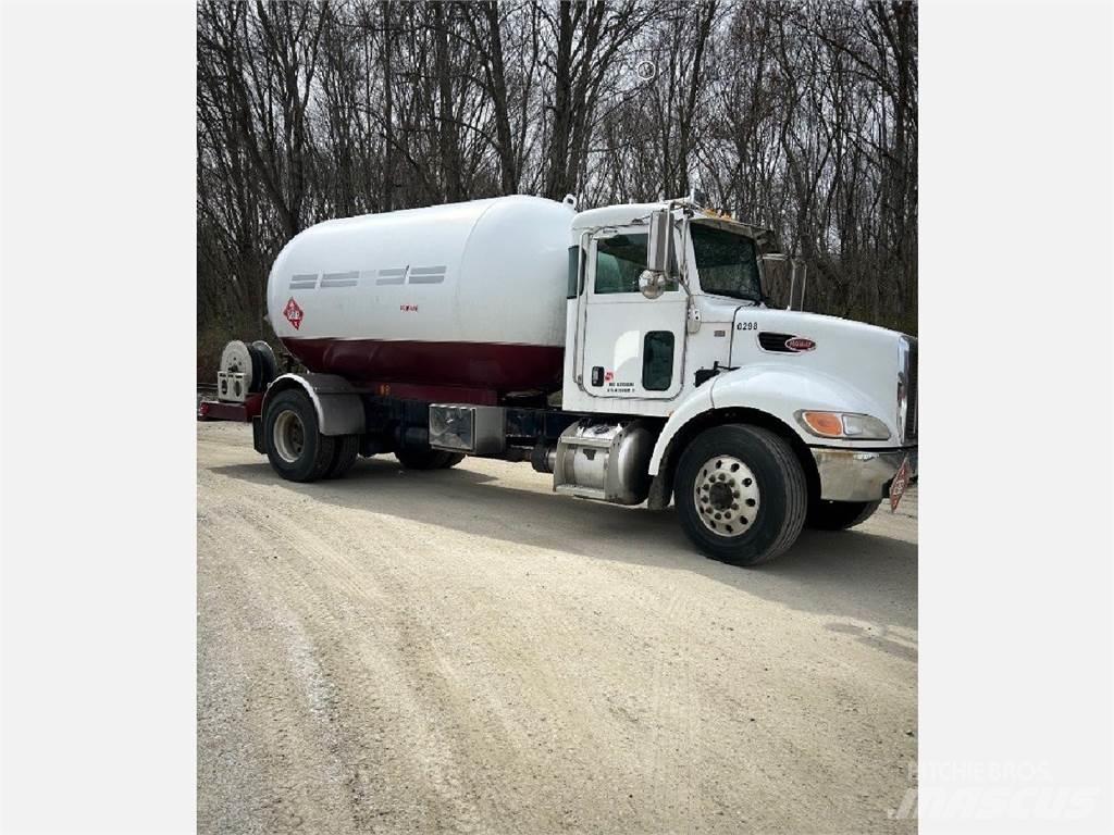 Peterbilt 335 其他貨車