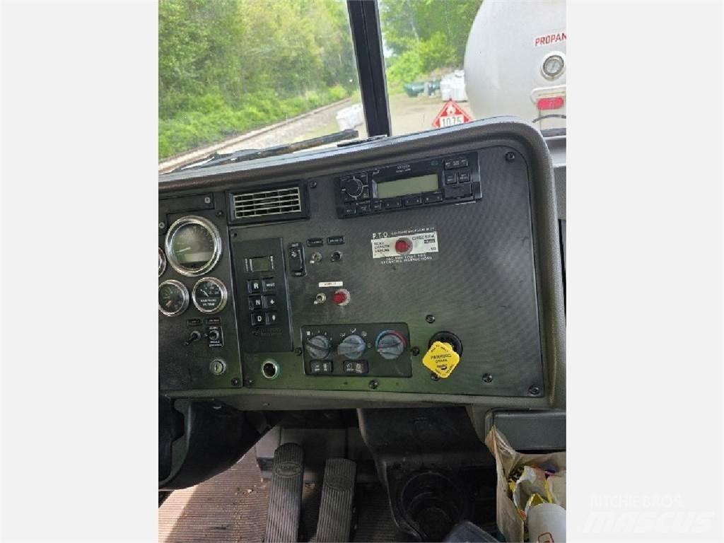 Peterbilt 335 其他貨車