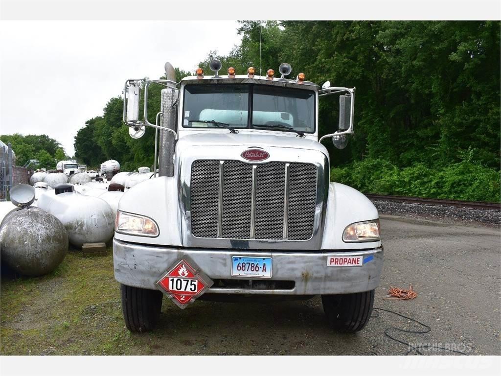 Peterbilt 335 其他貨車