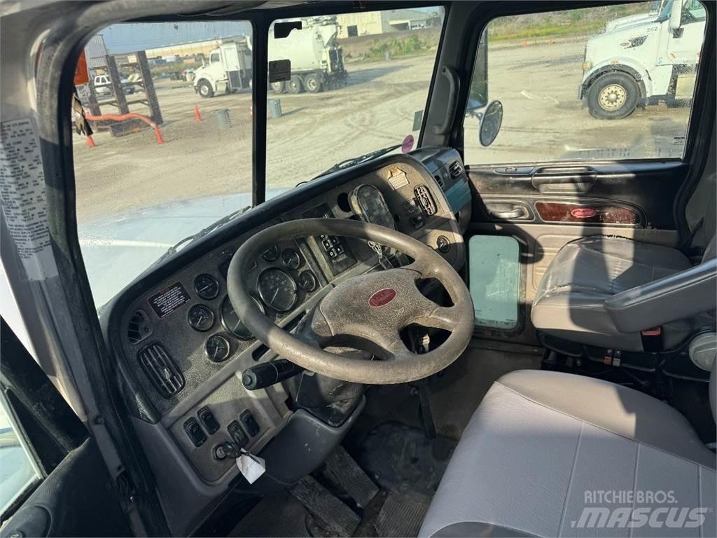 Peterbilt 367 其他貨車