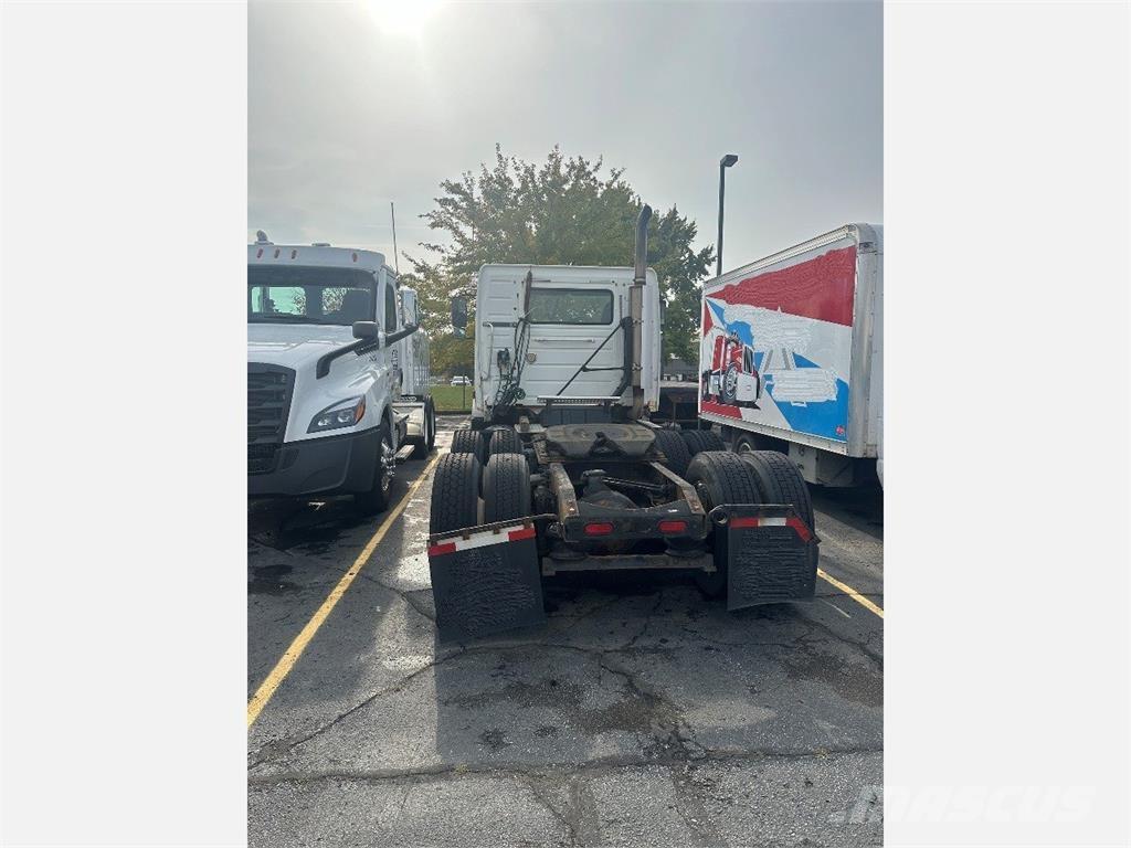 Volvo VNL 曳引機組件