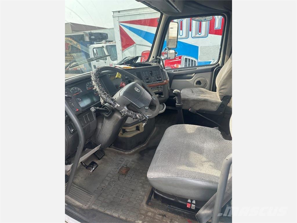 Volvo VNL 曳引機組件