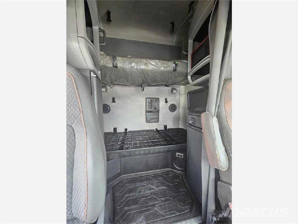 Volvo VNL64T760 曳引機組件