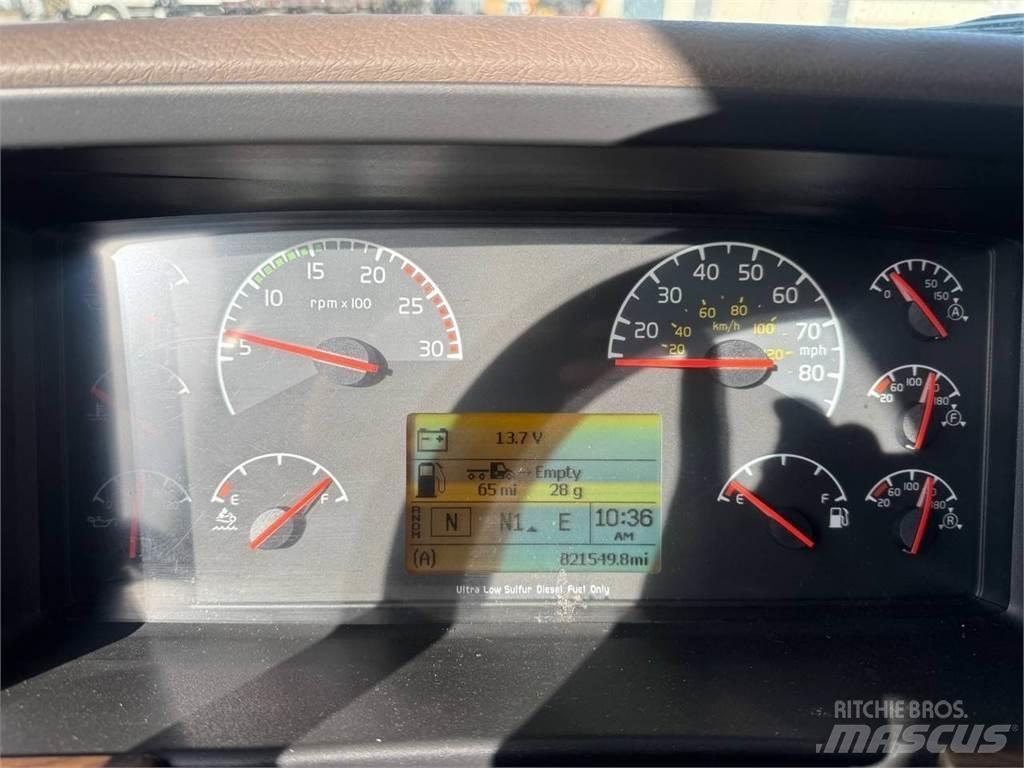 Volvo VNL670 曳引機組件