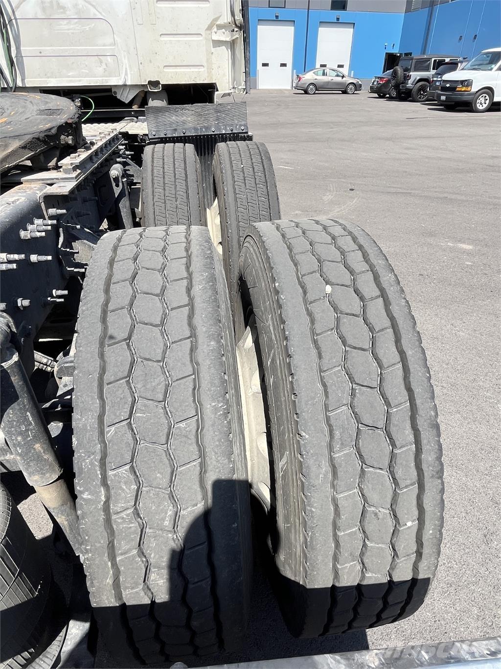 Volvo VNL860 曳引機組件