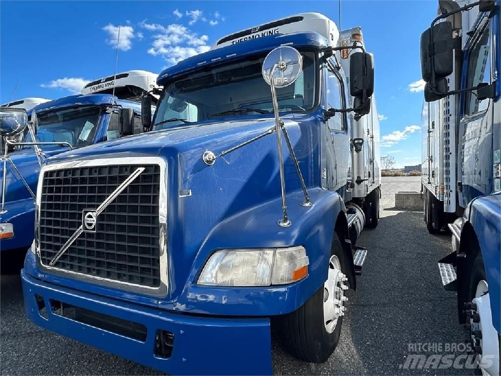 Volvo VNM64T200 溫控卡車
