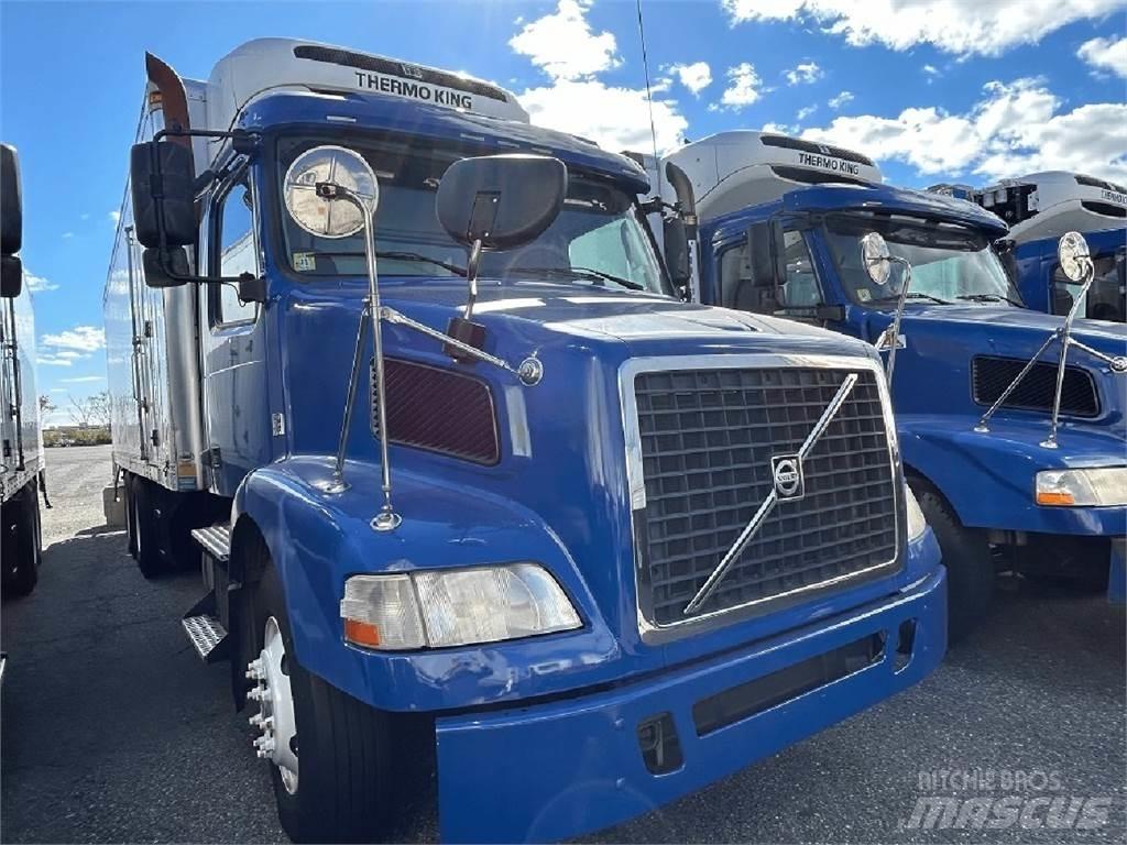 Volvo VNM64T200 溫控卡車